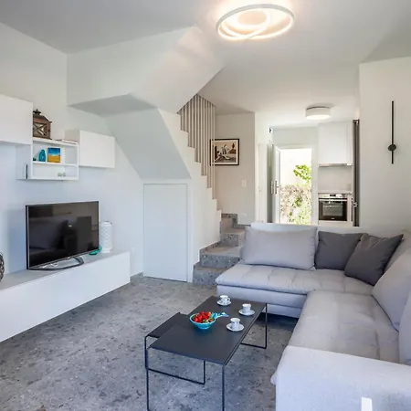 Serenity Seafront Garden Вилла