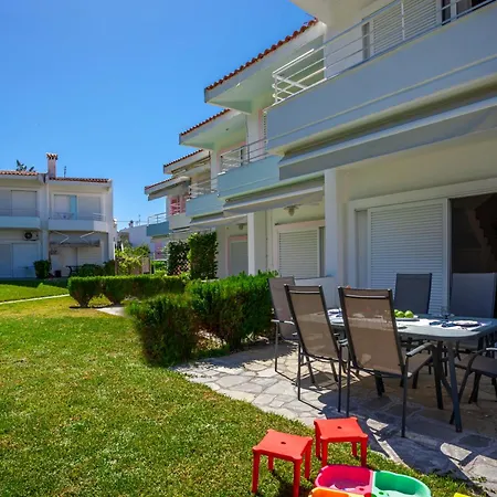 Serenity Seafront Garden Вилла