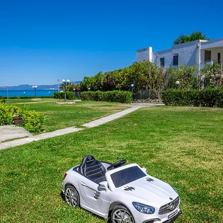 Serenity Seafront Garden Вилла Пефкохори