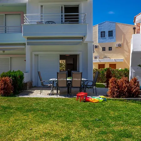 Serenity Seafront Garden Вилла