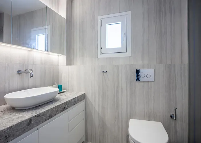 Serenity Seafront Garden *