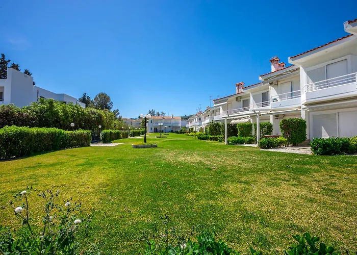 Serenity Seafront Garden *