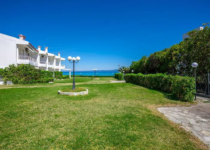 Serenity Seafront Garden Villa *