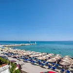 וילה Serenity Seafront Garden *