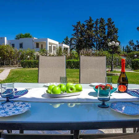 Serenity Seafront Garden Vila